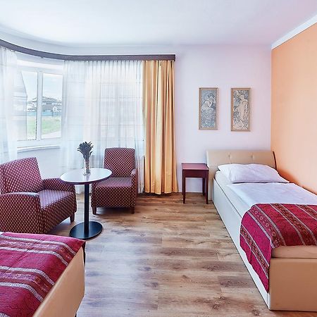 Penzion Karolinka Hotel Kromeriz Ngoại thất bức ảnh