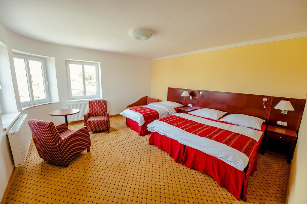 Penzion Karolinka Hotel Kromeriz Ngoại thất bức ảnh