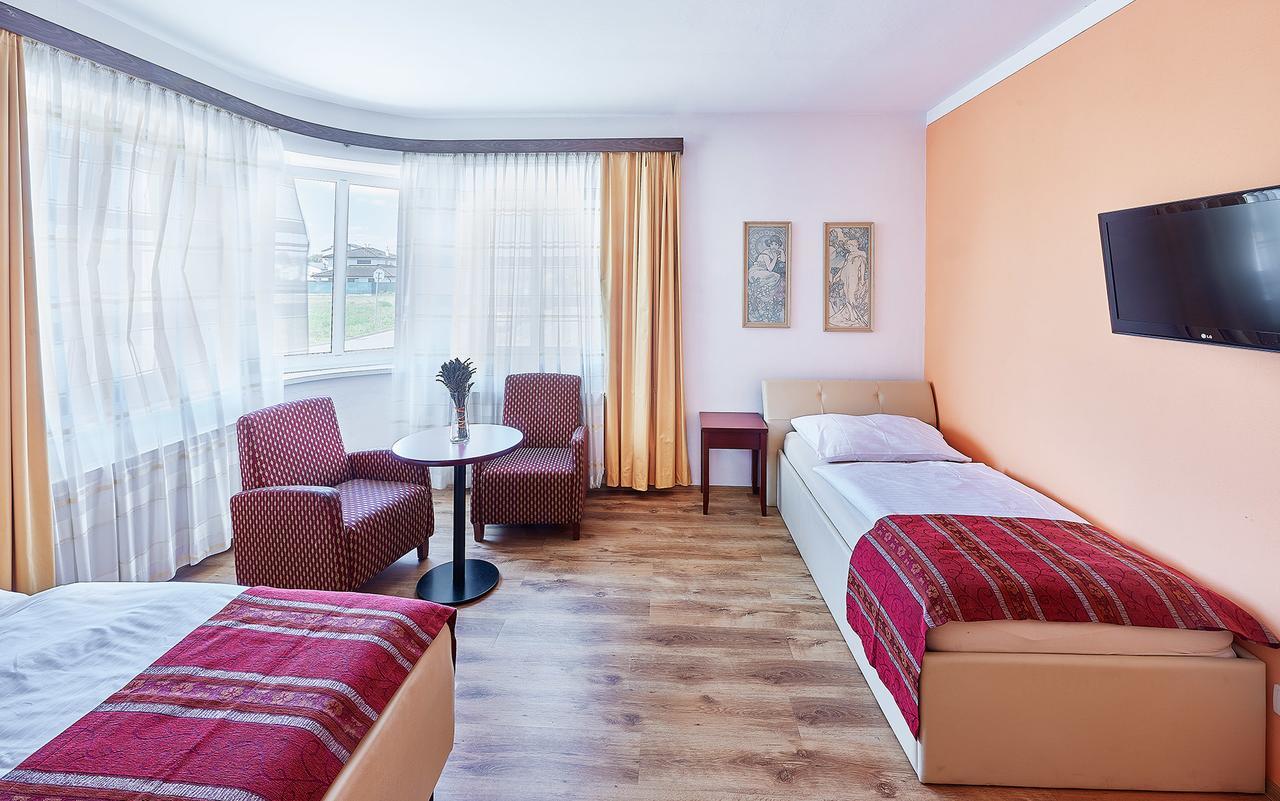 Penzion Karolinka Hotel Kromeriz Ngoại thất bức ảnh