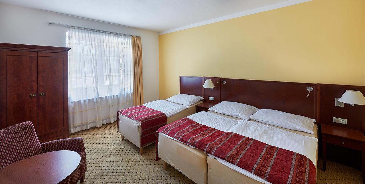 Penzion Karolinka Hotel Kromeriz Ngoại thất bức ảnh